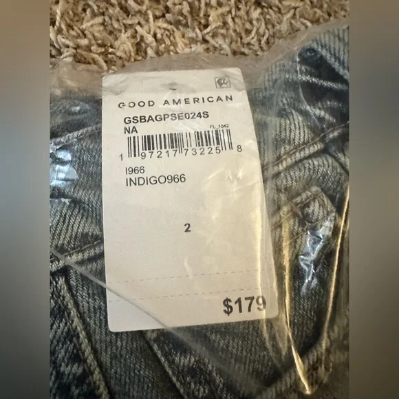 GOOD AMERICAN- GOOD EXTREME BARREL JEANS - Picture 7 of 7